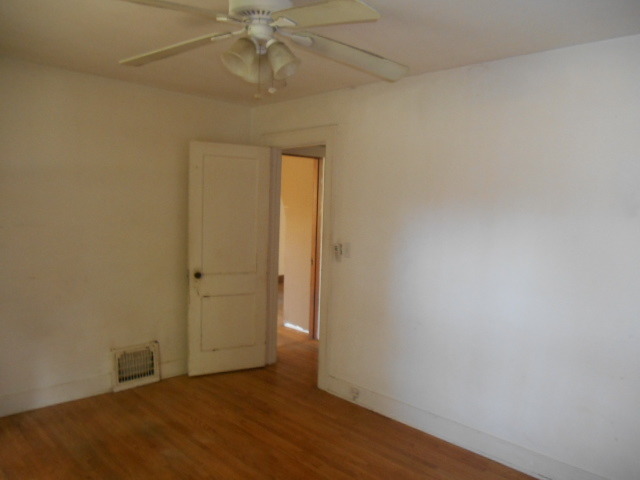 450 Oak St, Elgin, IL 60123 photo 10