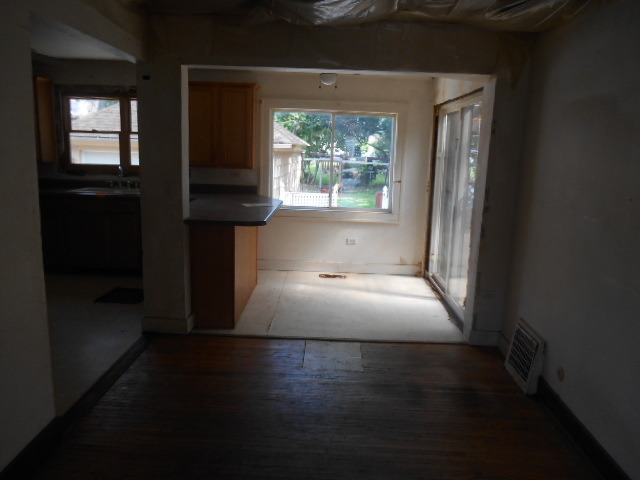 450 Oak St, Elgin, IL 60123 photo 8