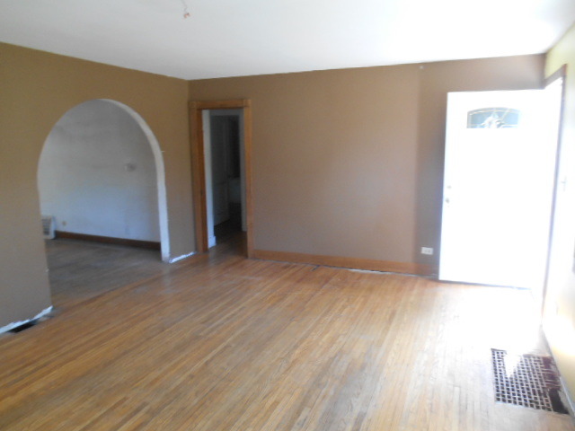 450 Oak St, Elgin, IL 60123 photo 4
