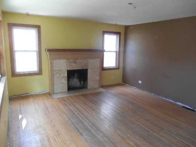 450 Oak St, Elgin, IL 60123 photo 3