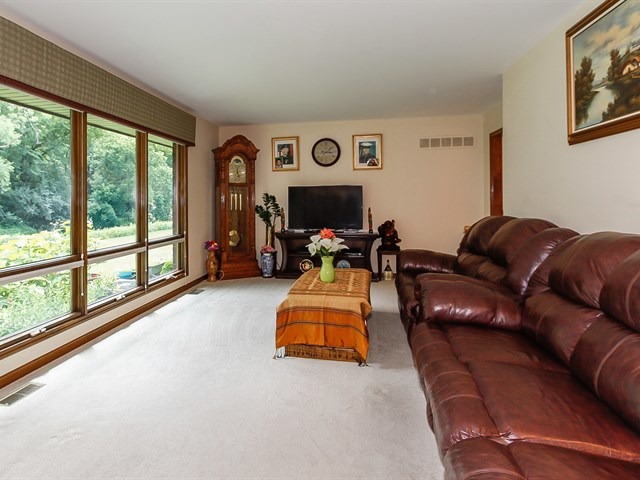 1815 Kevin Ave, Elgin, IL 60123 photo 4