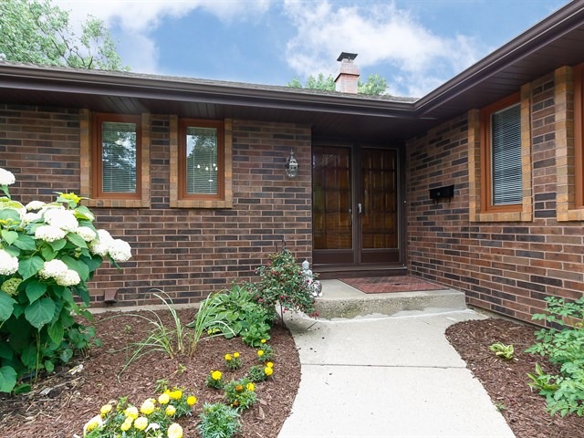1815 Kevin Ave, Elgin, IL 60123 photo 2