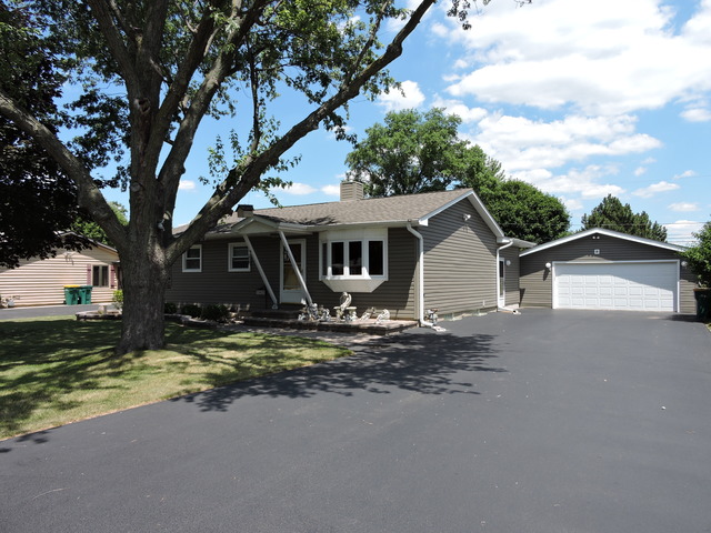 15625 S Benson Ave, Plainfield, IL 60544 photo 1