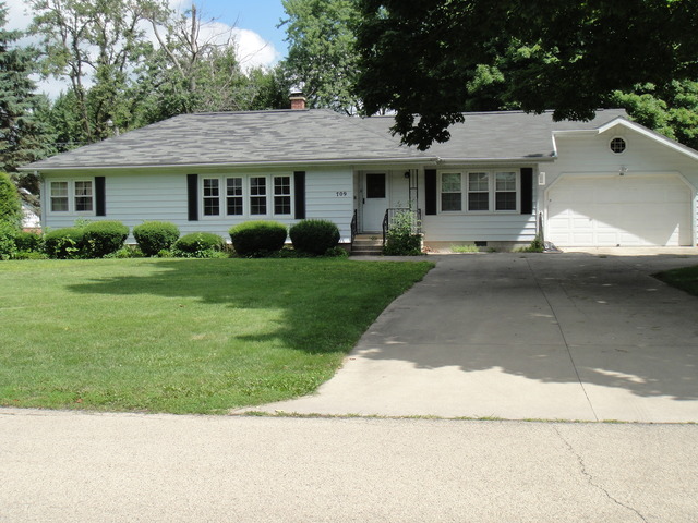 709 E Franklin St, Paxton, IL 60957 photo 4