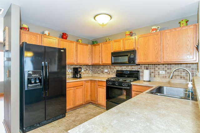 1904 S Austrian Pine St, Lockport, IL 60441 photo 4