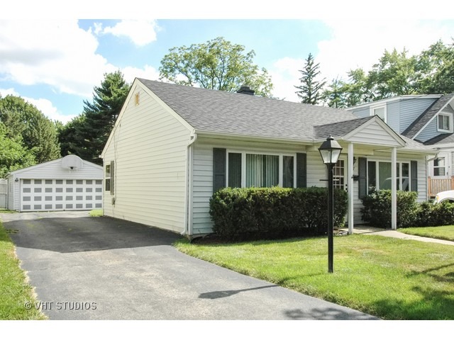 677 Columbia Ave, Elgin, IL 60120 photo 1