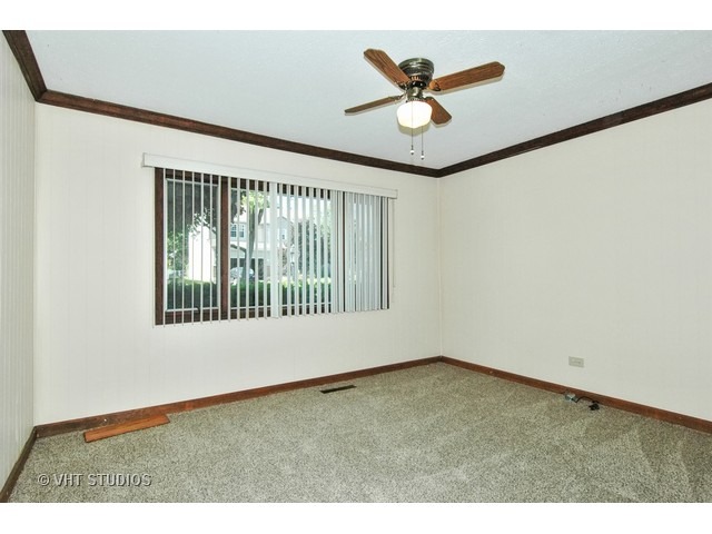 677 Columbia Ave, Elgin, IL 60120 photo 5