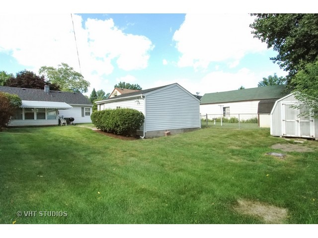 677 Columbia Ave, Elgin, IL 60120 photo 8