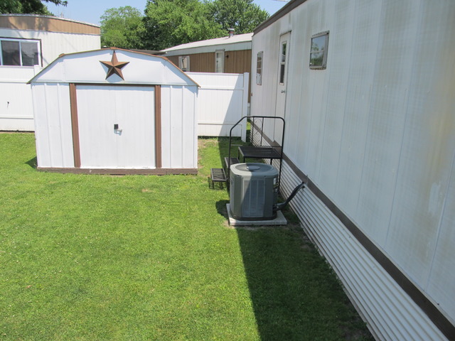 2836 4th St, Peru, IL 61354 photo 5