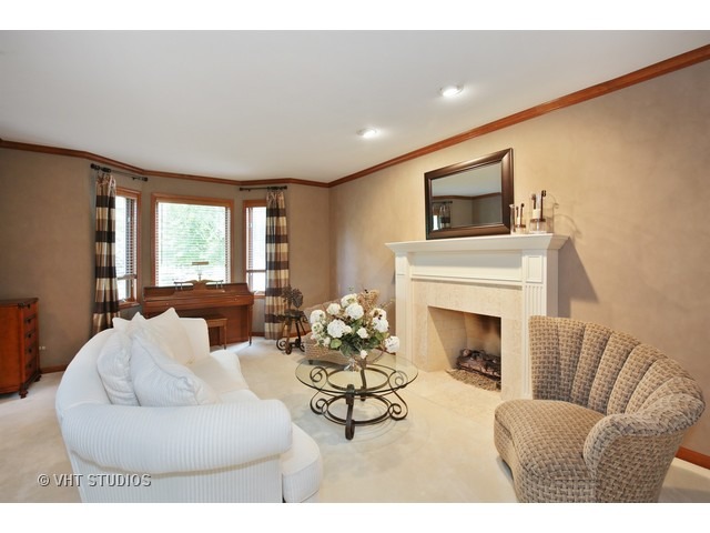 665 Spruce Tree Dr, Cary, IL 60013 photo 3