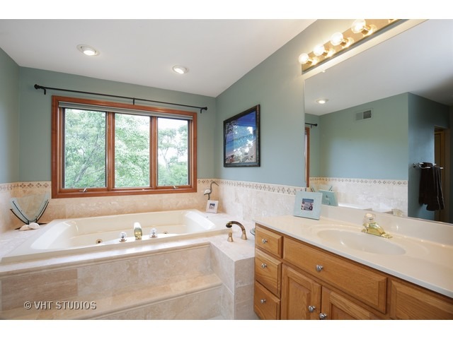 665 Spruce Tree Dr, Cary, IL 60013 photo 18