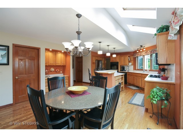665 Spruce Tree Dr, Cary, IL 60013 photo 5