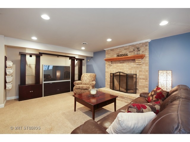 665 Spruce Tree Dr, Cary, IL 60013 photo 12