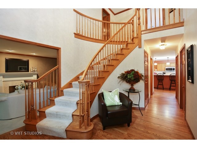 665 Spruce Tree Dr, Cary, IL 60013 photo 2