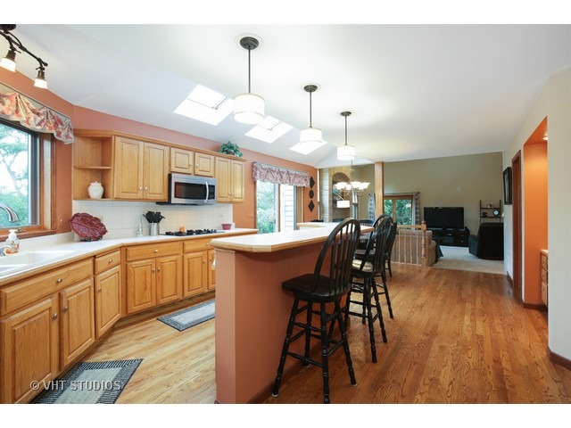 665 Spruce Tree Dr, Cary, IL 60013 photo 4