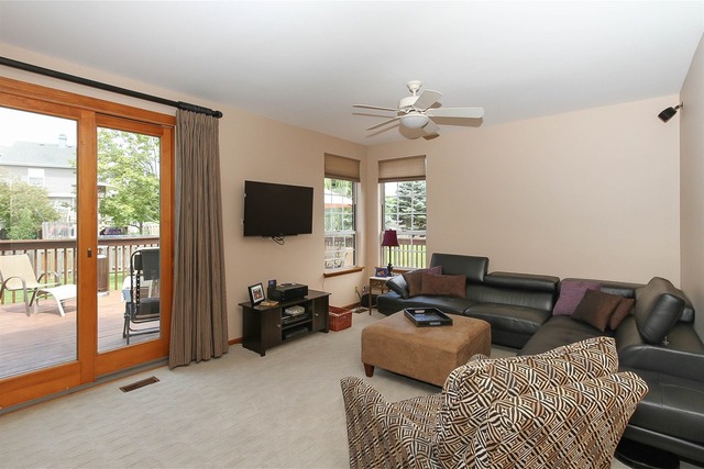 263 Shawnee Cir, Bartlett, IL 60103 photo 7