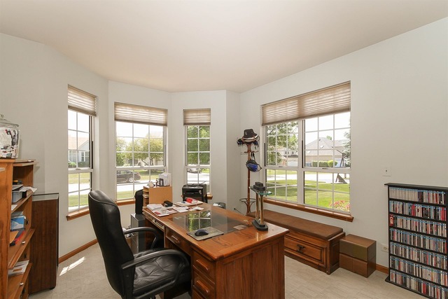 263 Shawnee Cir, Bartlett, IL 60103 photo 8