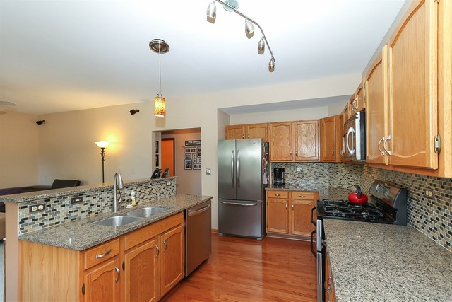 263 Shawnee Cir, Bartlett, IL 60103 photo 5