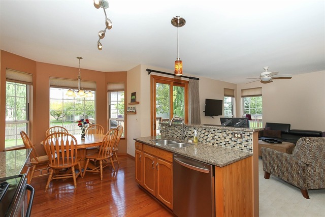 263 Shawnee Cir, Bartlett, IL 60103 photo 6