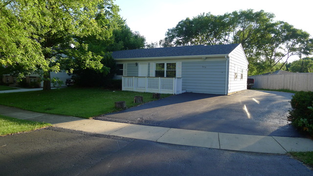 209 Galewood Dr, Bolingbrook, IL 60440 photo 2