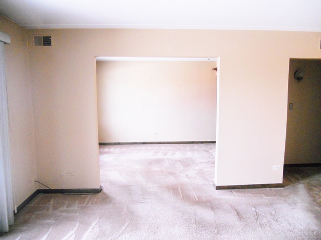 5402 Chateau Dr #3, Rolling Meadows, IL 60008 photo 2
