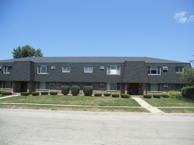 1420 Getzelman Dr, Elgin, IL 60123 photo 2