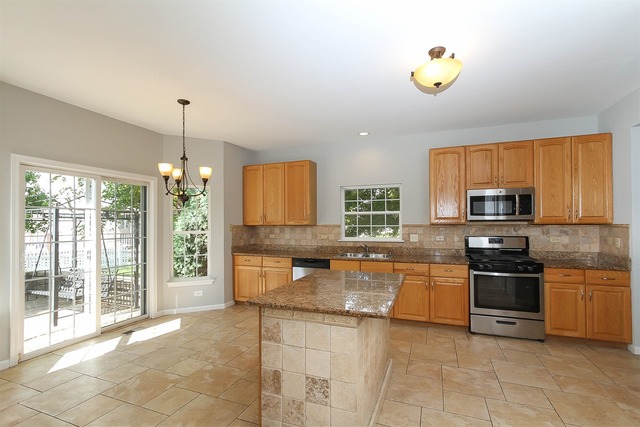 255 Butler Dr, Bartlett, IL 60103 photo 4