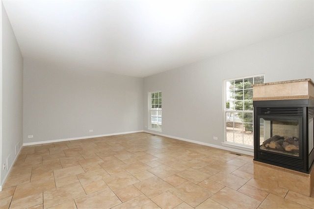 255 Butler Dr, Bartlett, IL 60103 photo 8