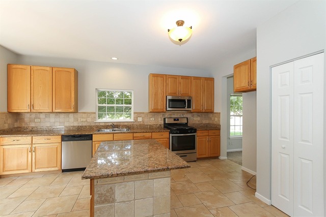 255 Butler Dr, Bartlett, IL 60103 photo 3