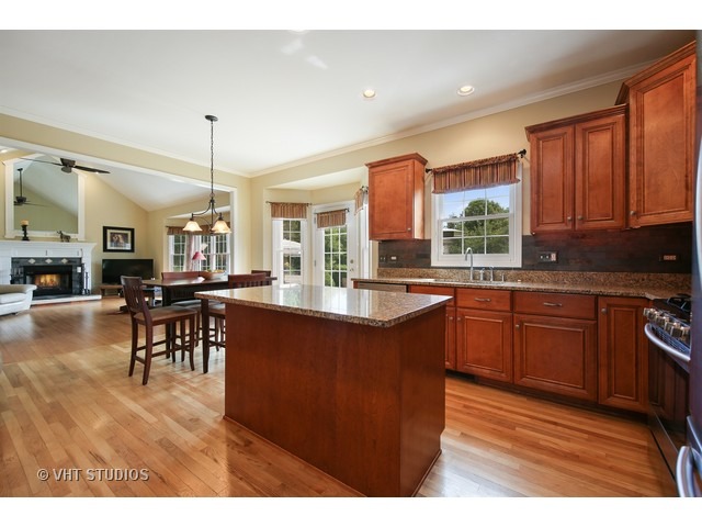 15747 Windmill Ln, Plainfield, IL 60544 photo 2