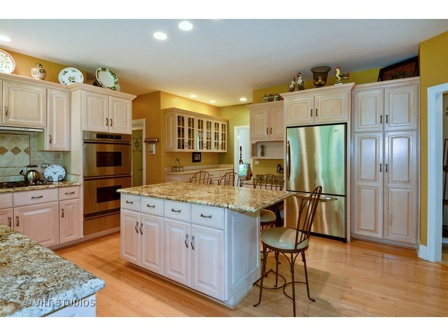 23 W306 Hampton Cir, Naperville, IL 60540 photo 8