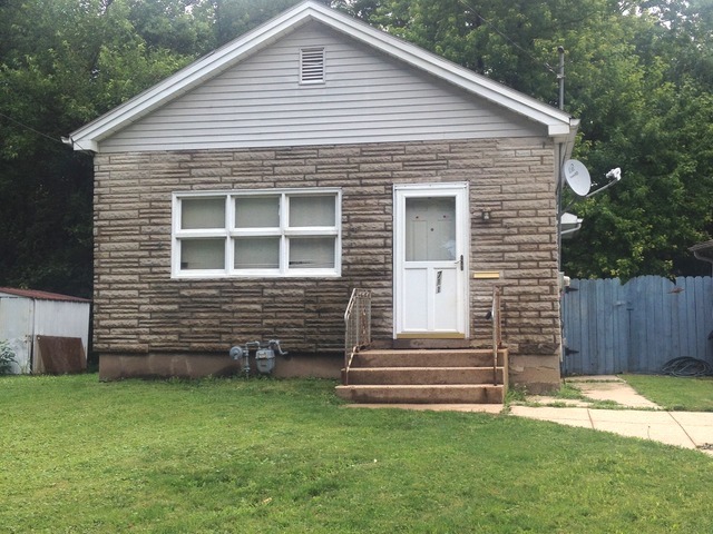 711 Rock St, Peru, IL 61354 photo 1