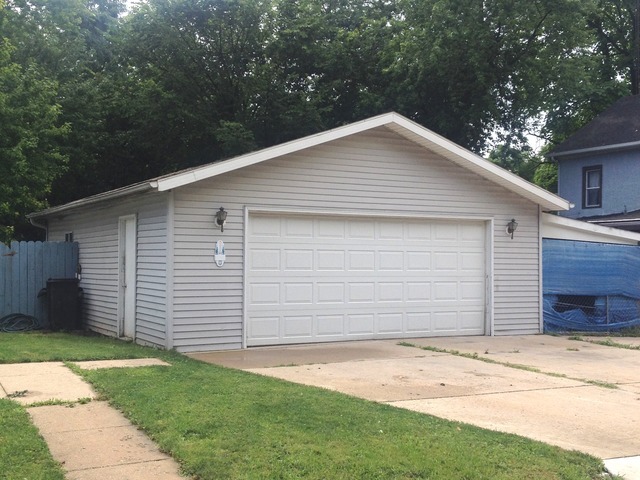711 Rock St, Peru, IL 61354 photo 2