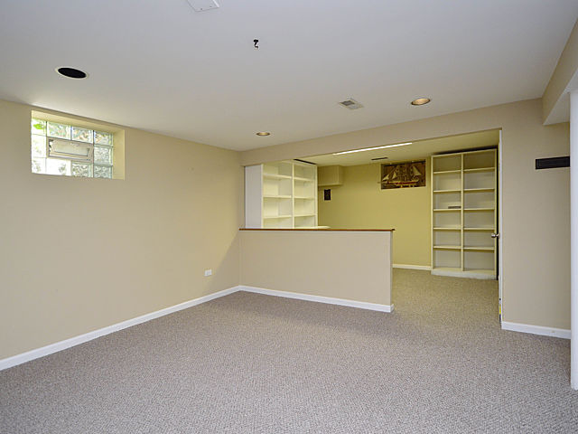 245 Washington Rd, Glenview, IL 60025 photo 12