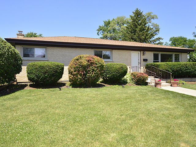 245 Washington Rd, Glenview, IL 60025 photo 1