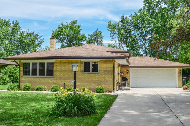1416 E Lowden Ln, Mount Prospect, IL 60056 photo 1