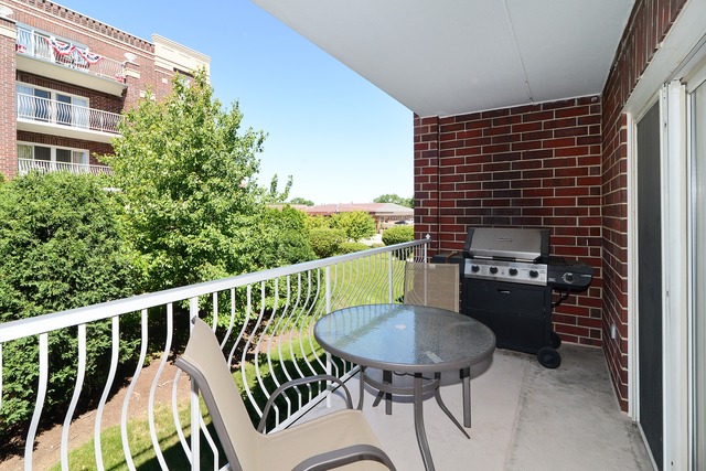 7031 W Touhy Ave #307, Niles, IL 60714 photo 10