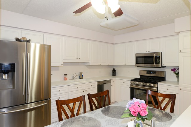 7031 W Touhy Ave #307, Niles, IL 60714 photo 6