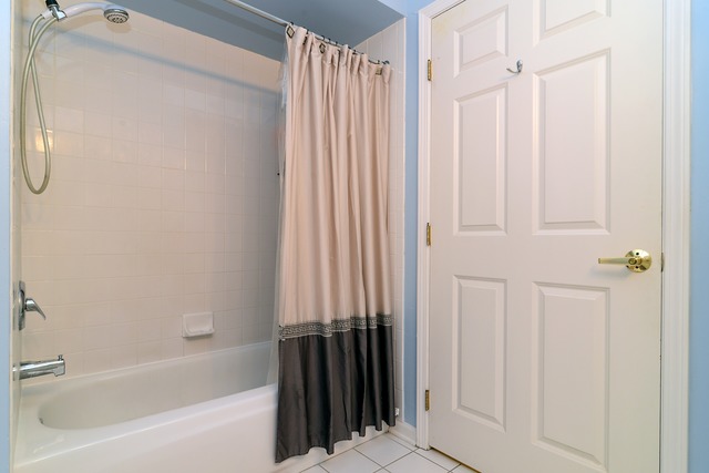 7031 W Touhy Ave #307, Niles, IL 60714 photo 9