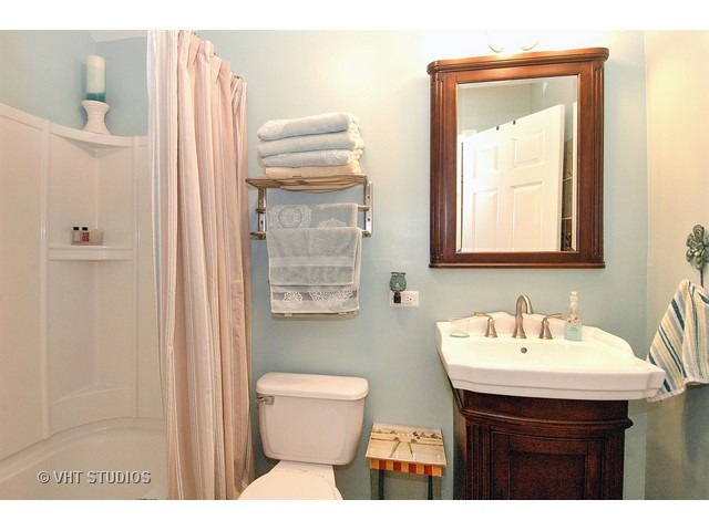 1004 Riviera Dr, Elgin, IL 60124 photo 22