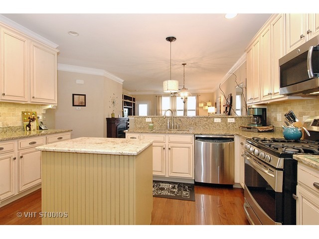 1004 Riviera Dr, Elgin, IL 60124 photo 8