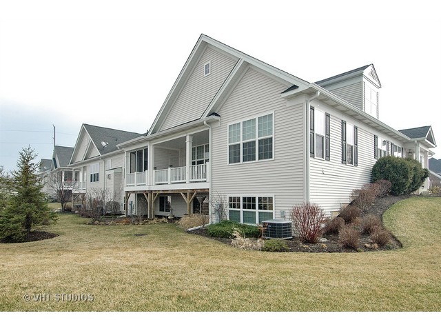 1004 Riviera Dr, Elgin, IL 60124 photo 25