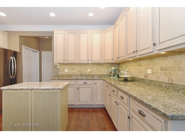 1004 Riviera Dr, Elgin, IL 60124 photo 7