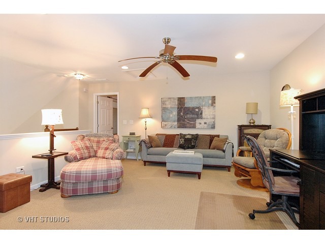 1004 Riviera Dr, Elgin, IL 60124 photo 17