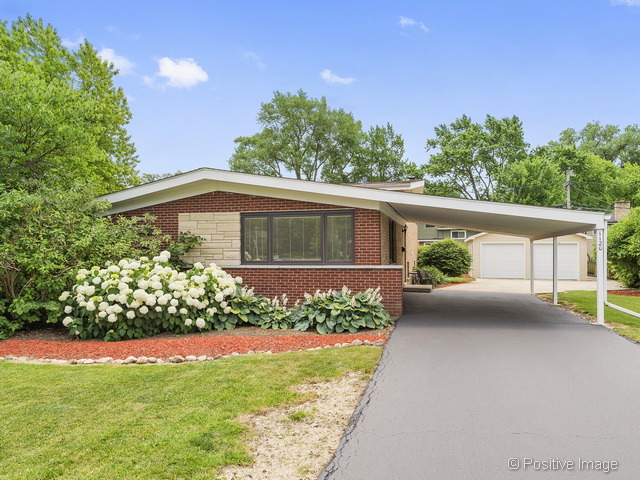 1120 Wakeman Ave, Wheaton, IL 60187 photo 1