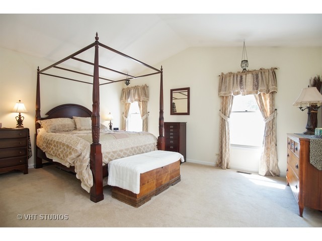 610 Yardley Ln, Hoffman Estates, IL 60169 photo 8
