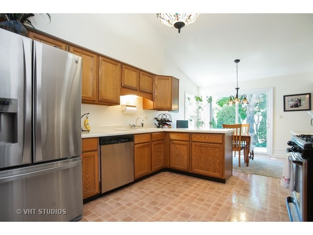 610 Yardley Ln, Hoffman Estates, IL 60169 photo 3
