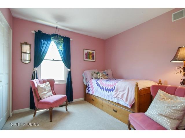 610 Yardley Ln, Hoffman Estates, IL 60169 photo 10