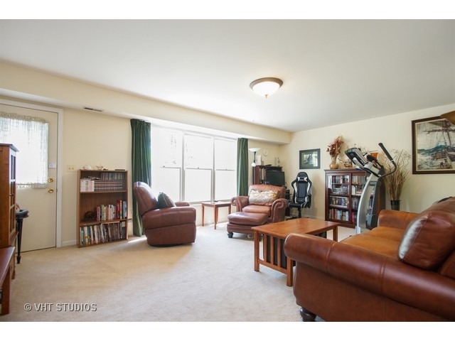 610 Yardley Ln, Hoffman Estates, IL 60169 photo 7