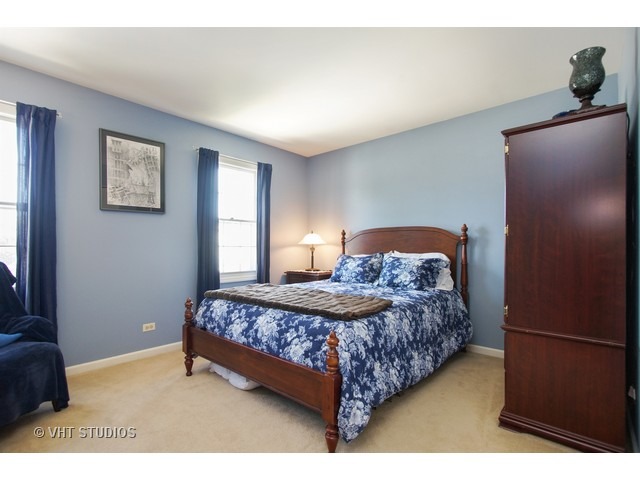 610 Yardley Ln, Hoffman Estates, IL 60169 photo 9